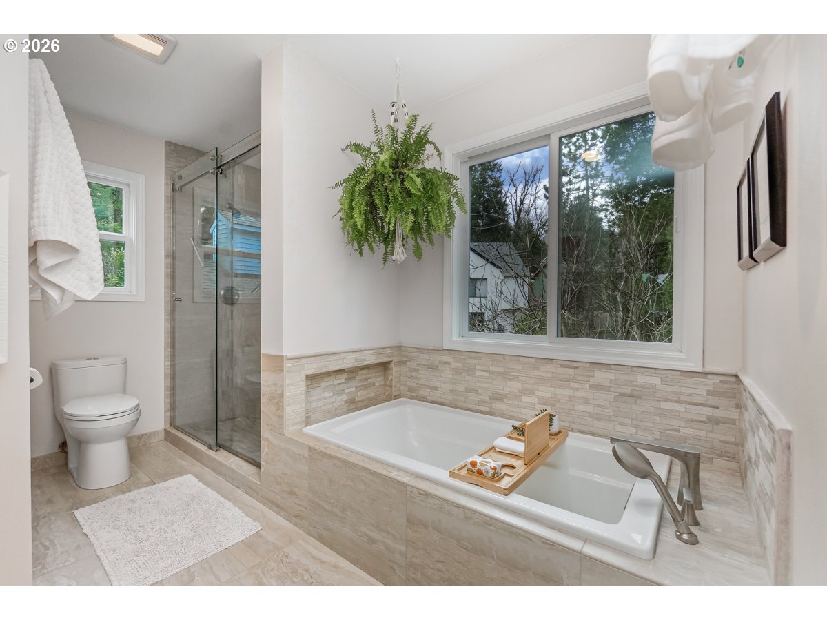 11924 Southwest 34th Avenue Portland, OR 97219 - Photo 19 of 32 Bathroom, Attached