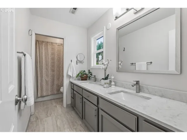 $735,000 | 11924 Southwest 34th Avenue, Portland, OR 97219