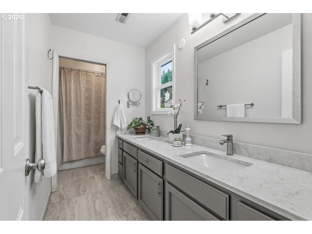 11924 Southwest 34th Avenue Portland, OR 97219 - Photo 25 of 32 Bathroom