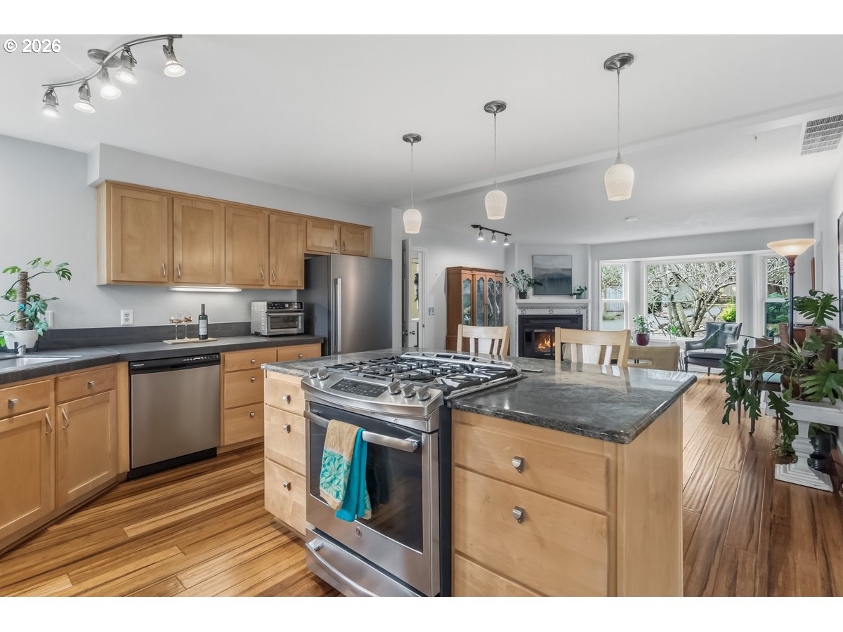 11924 Southwest 34th Avenue Portland, OR 97219 - Photo 6 of 32 Kitchen