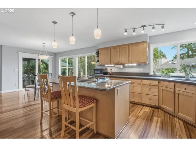 $735,000 | 11924 Southwest 34th Avenue, Portland, OR 97219