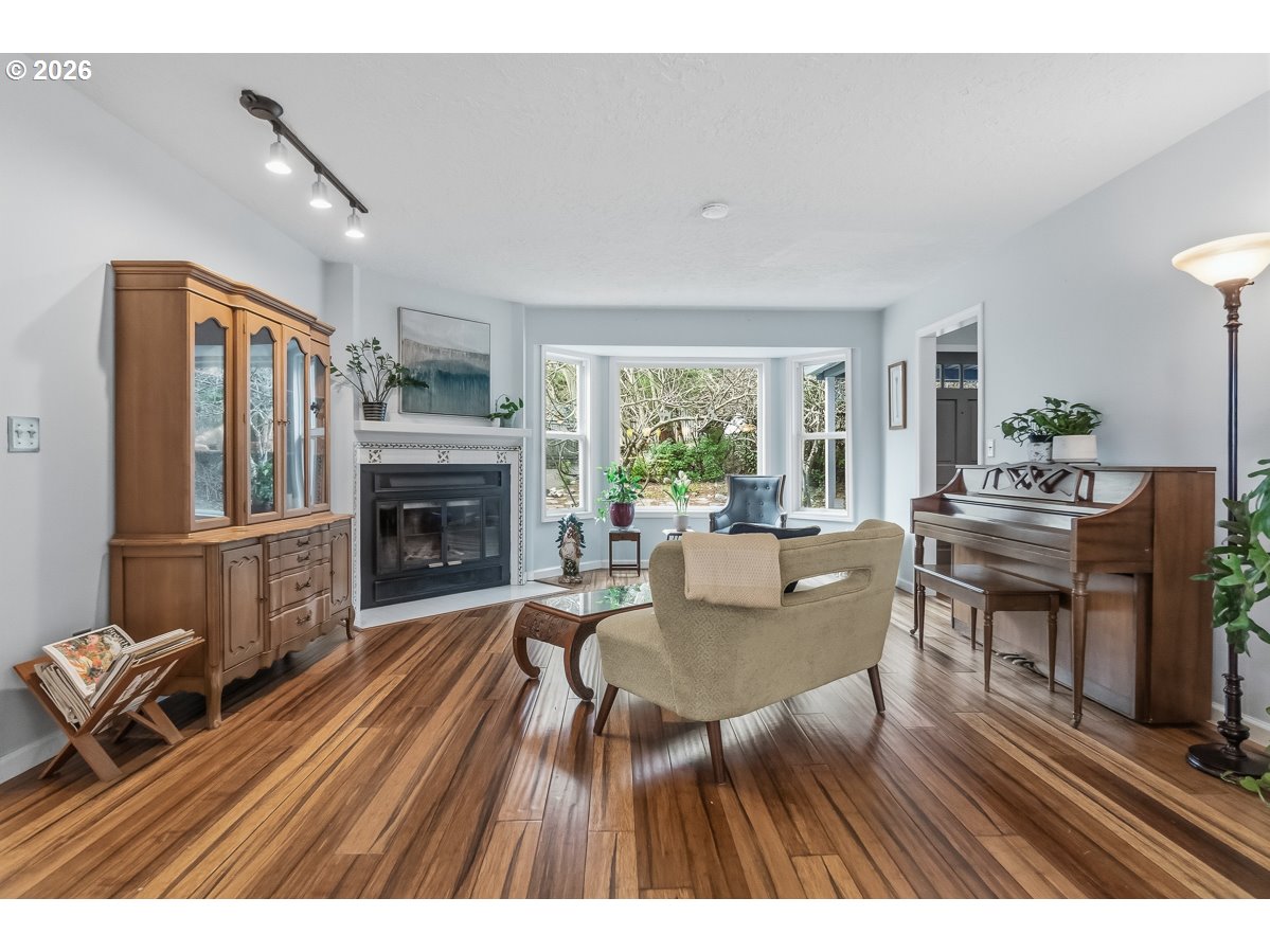 11924 Southwest 34th Avenue Portland, OR 97219 - Photo 10 of 32 Family Room