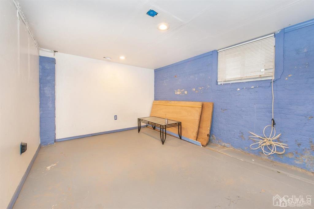 3 Ricord Street Newark, NJ 07106 - Photo 22 of 24 a room with furniture and a potted plant