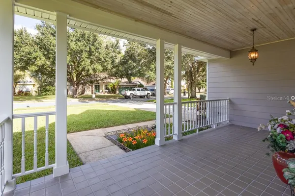 a view of entryway with a front door