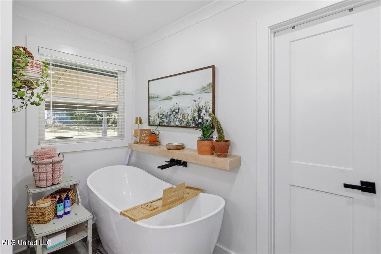 2701 Highway 80 Brandon, MS 39042 - Photo 21 of 36 Master Bath