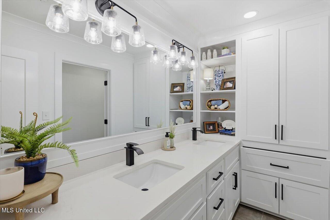 2701 Highway 80 Brandon, MS 39042 - Photo 26 of 36 Hall Bath-2