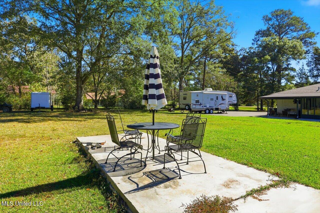 2701 Highway 80 Brandon, MS 39042 - Photo 35 of 36 Back patio