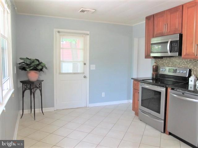 608 Fairmount Road Linthicum, MD 21090 - Photo 6 of 35