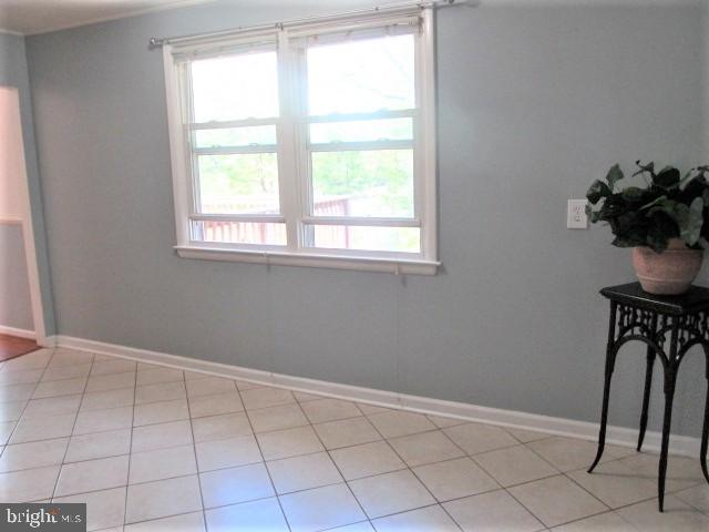 608 Fairmount Road Linthicum, MD 21090 - Photo 7 of 35