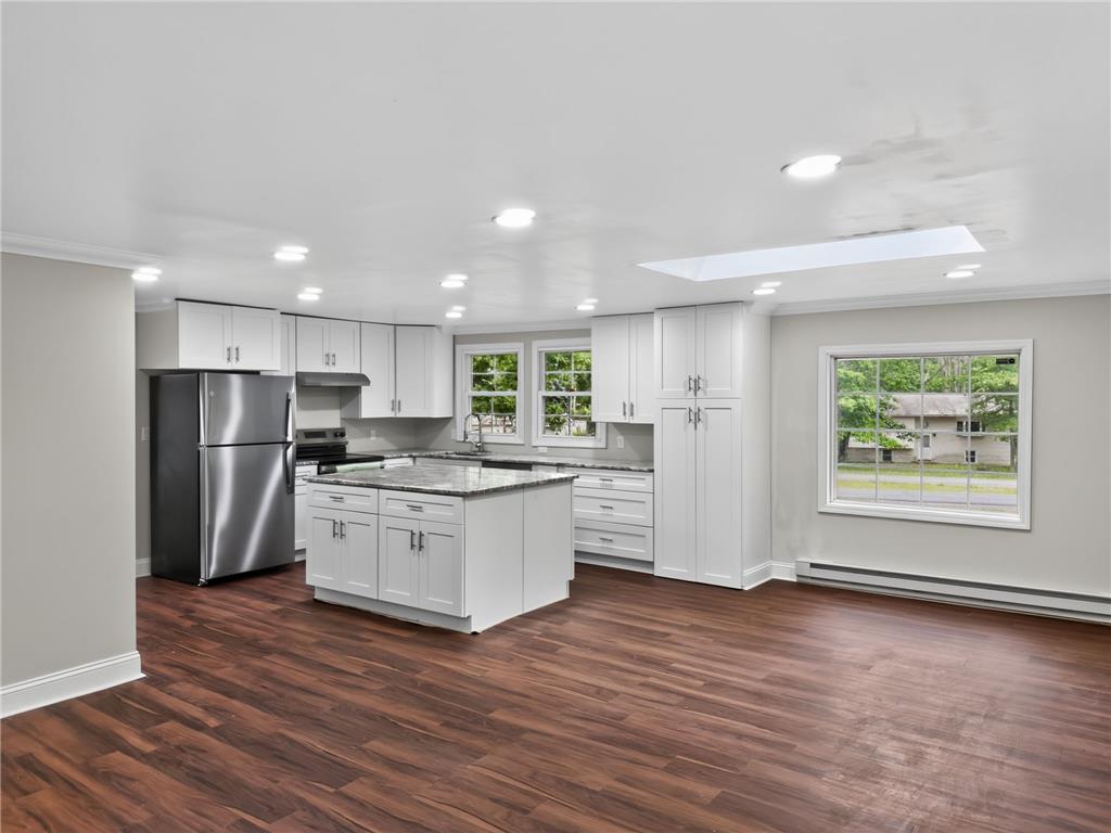 229 Pocono Boulevard Bushkill, PA 18324 - Photo 4 of 37