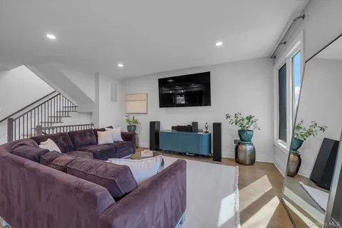 $1,529,000 | 37 Carlton Avenue, Port Washington, NY 11050
