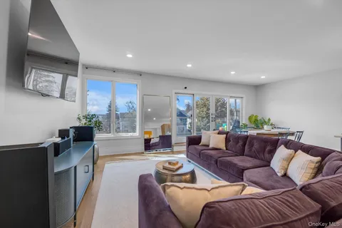 $1,529,000 | 37 Carlton Avenue, Port Washington, NY 11050