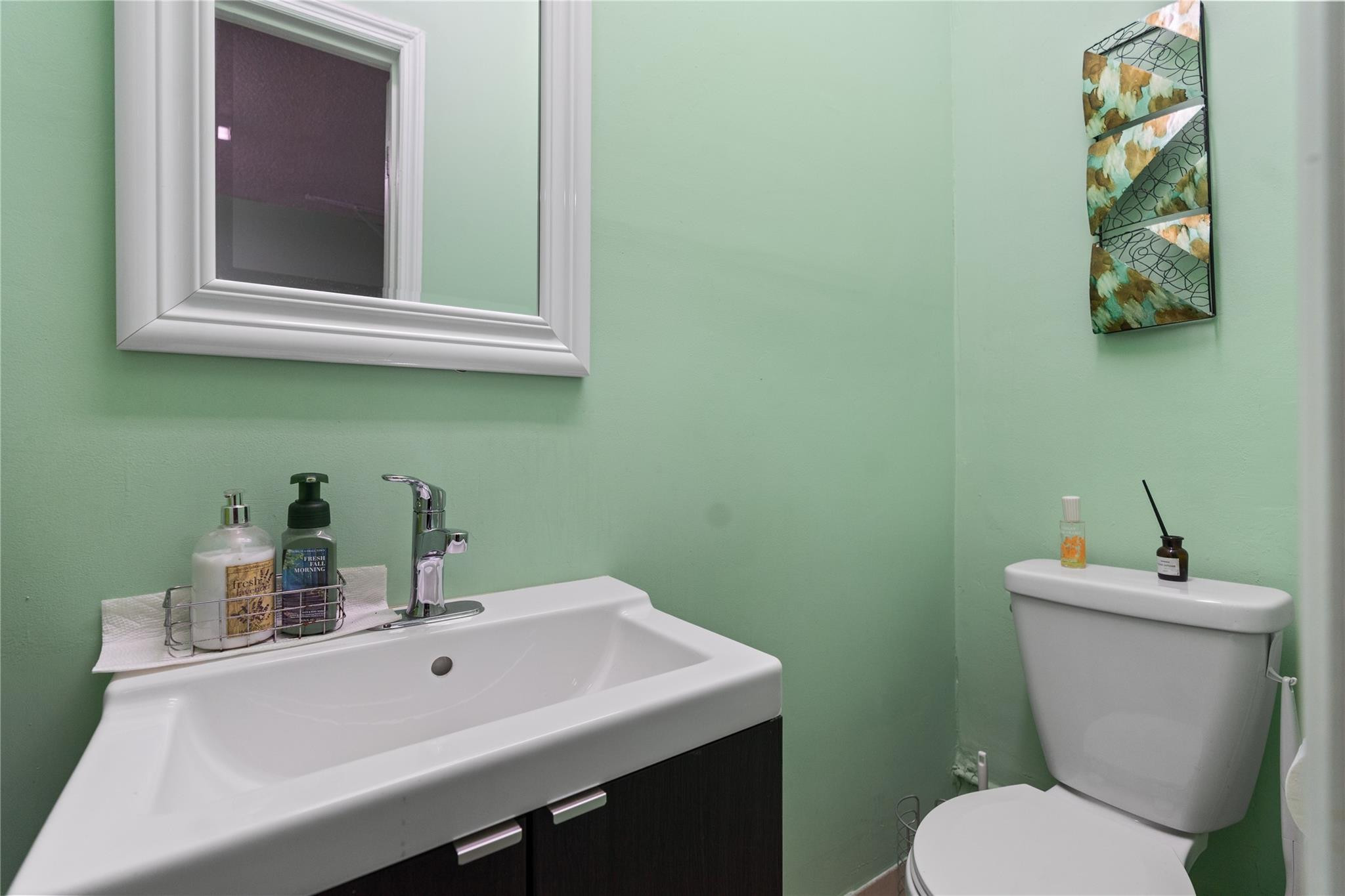 7440 Southwest 93rd Avenue Miami, FL 33173 - Photo 48 of 50 a bathroom with a toilet a sink and mirror