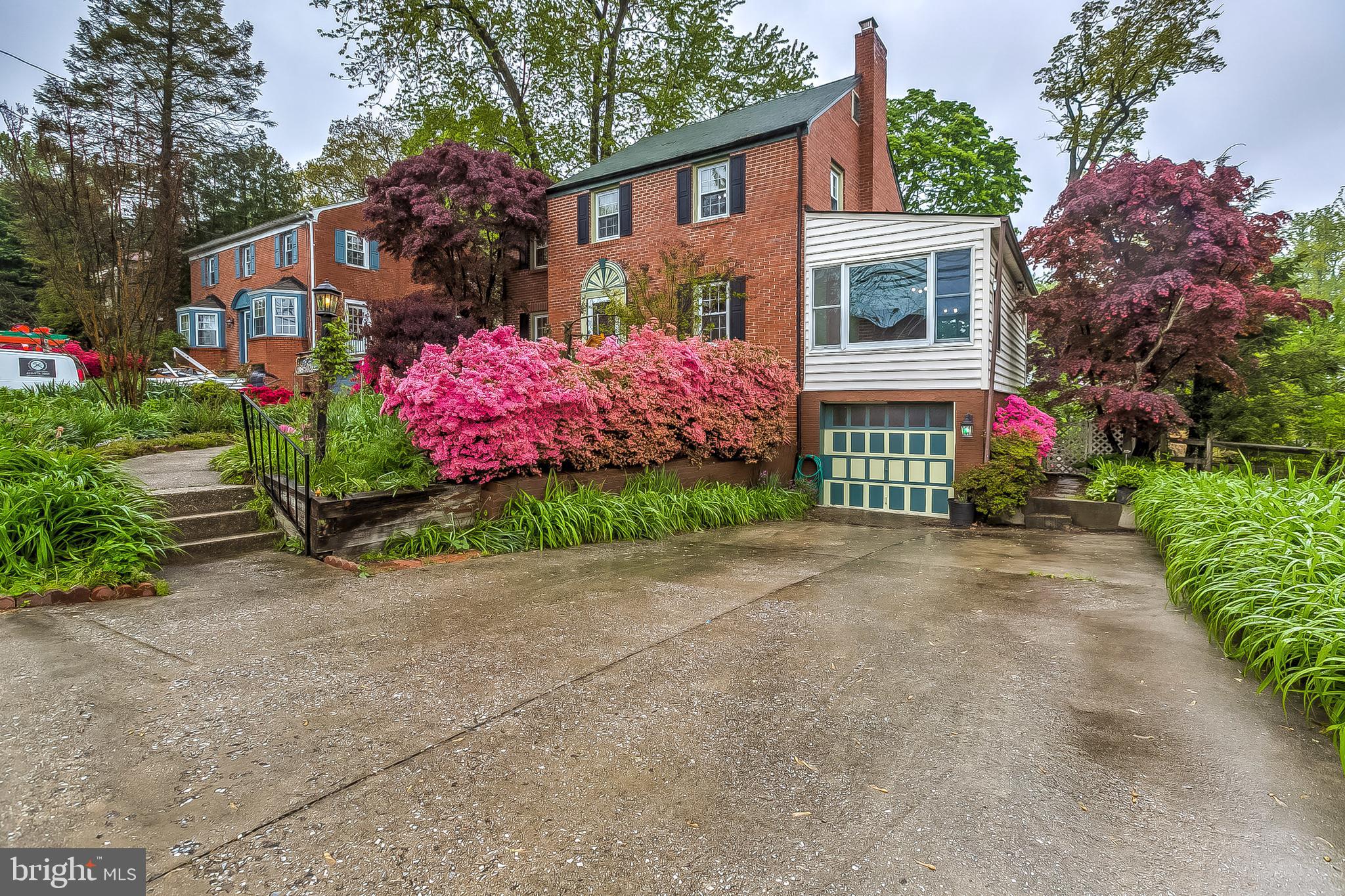 Brick Colonial w/ garage and driveway