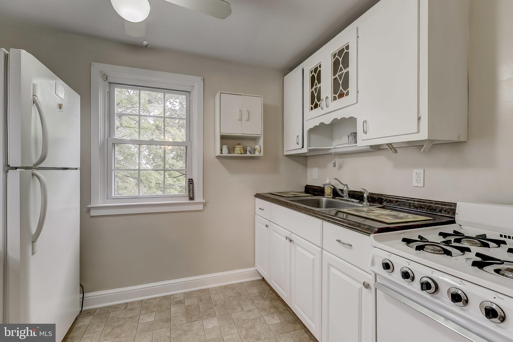 502 West Joppa Road Baltimore, MD 21204 - Photo 35 of 49 2nd Level Kitchen/ Gas Stove
