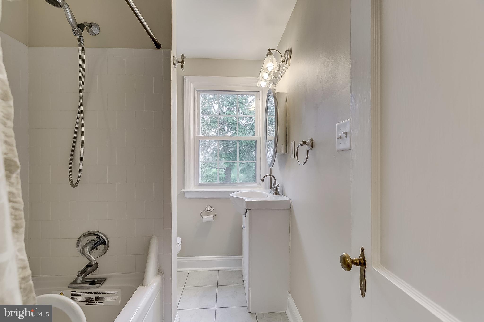502 West Joppa Road Baltimore, MD 21204 - Photo 41 of 49 2nd Level Full Bathroom