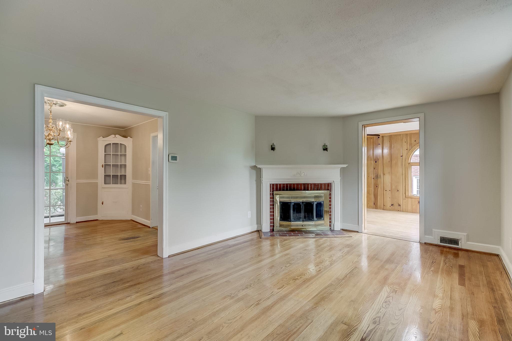 Living Rm opens to Dining & Family Rooms