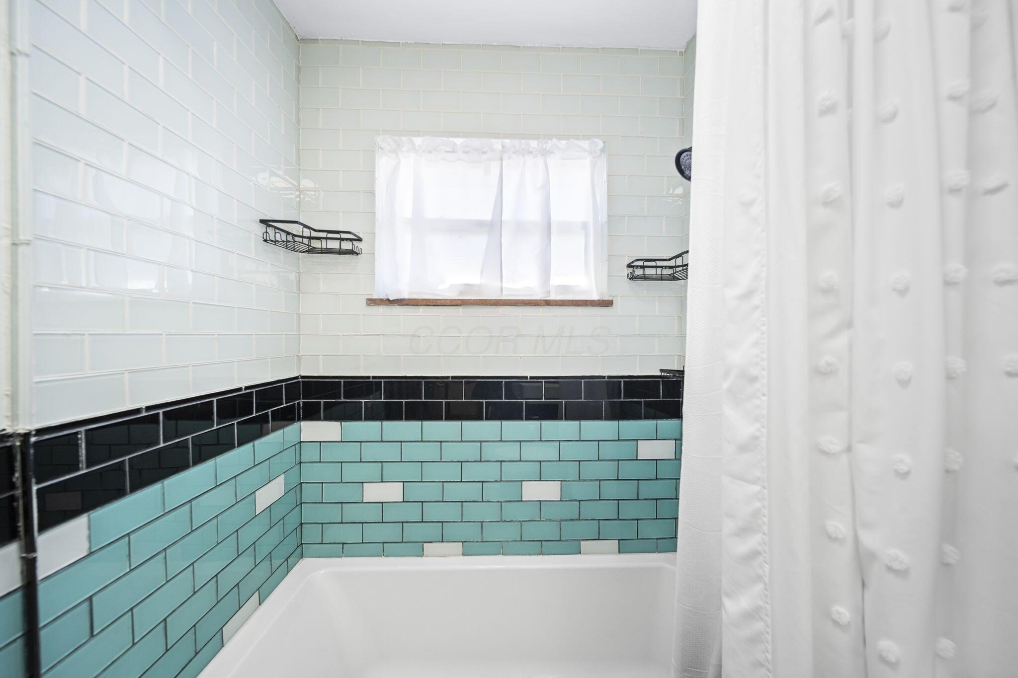 2431 White Road Grove City, OH 43123 - Photo 41 of 81 full bath