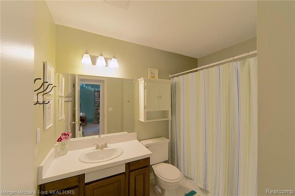 1070 East Fairview Court Rochester Hills, MI 48306 - Photo 27 of 35