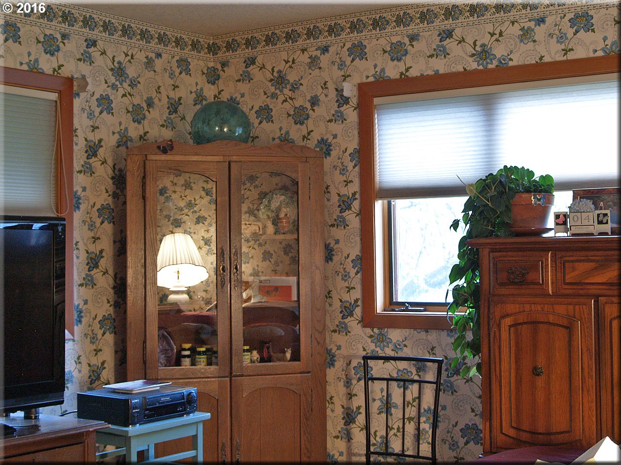 21335 Northwest St Helens Road Portland, OR 97231 - Photo 12 of 32 view of hall way with mirror