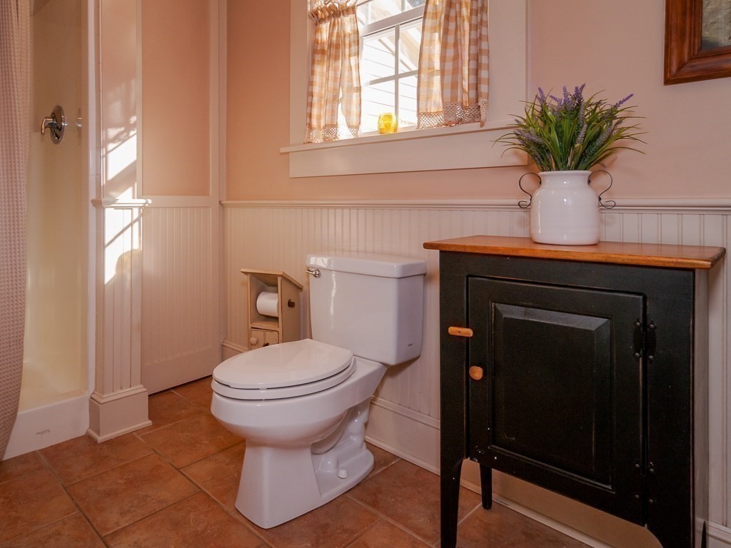 1156 Main Road Westport, MA 02790 - Photo 8 of 31 Gallery Image 8