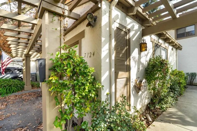 a view of a back yard of a house