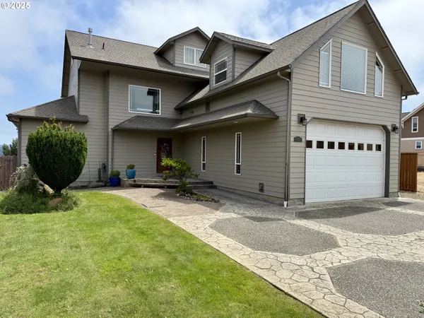 $949,000 | 2125 Pine Street, North Bend, OR 97459