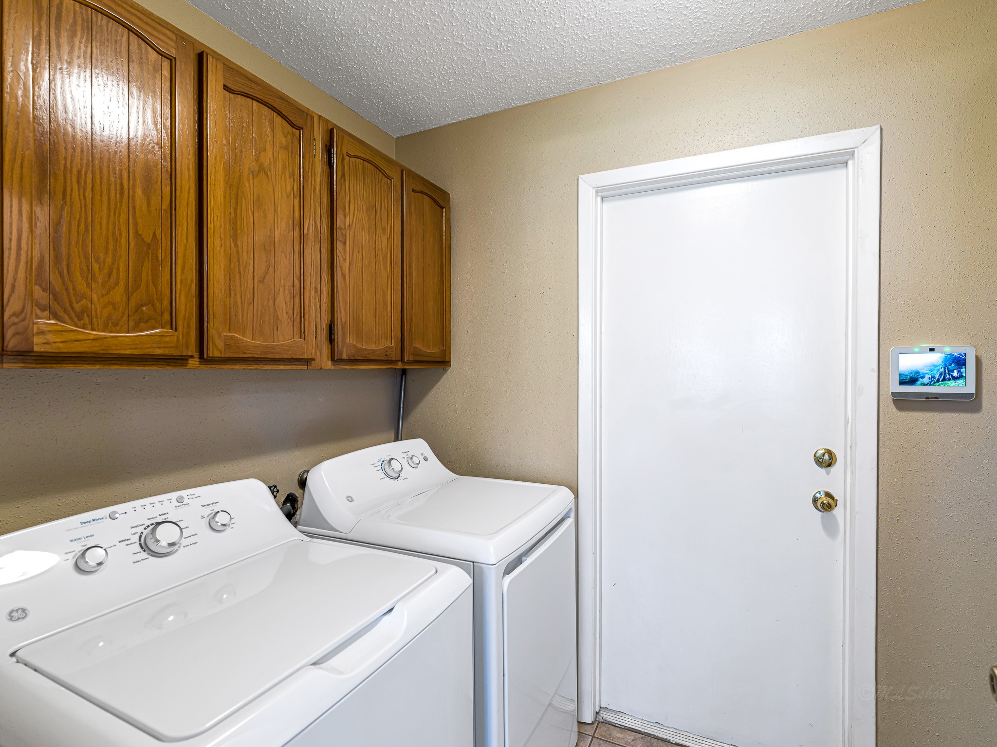 6230 Sunnygate Drive Spring, TX 77373 - Photo 26 of 33 Utility room features great storage cabinetry. Washer and dryer convey.