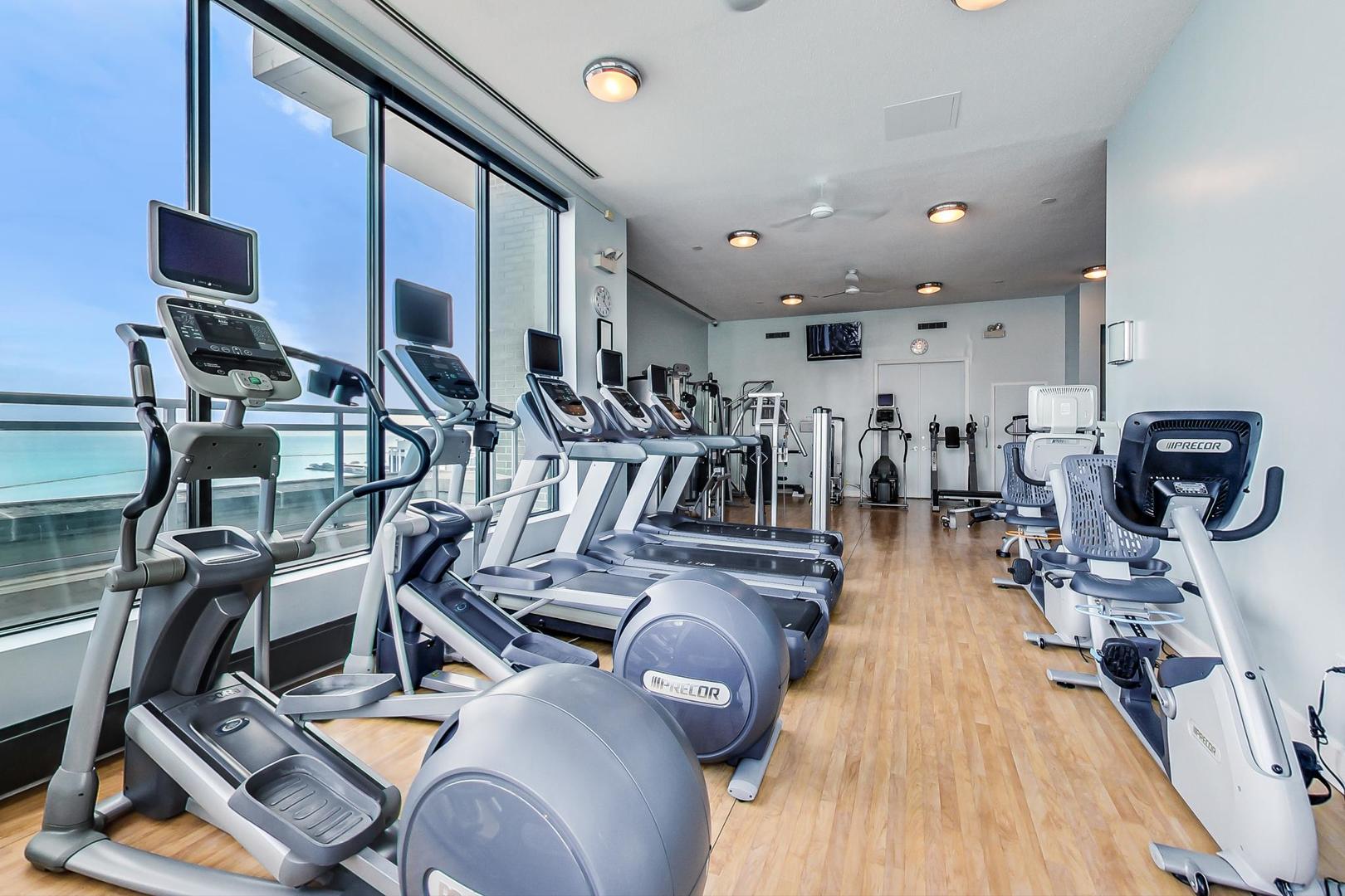 1040 North Lake Shore Drive, Unit 7B Chicago, IL 60611 - Photo 34 of 45 a view of a room with gym equipment