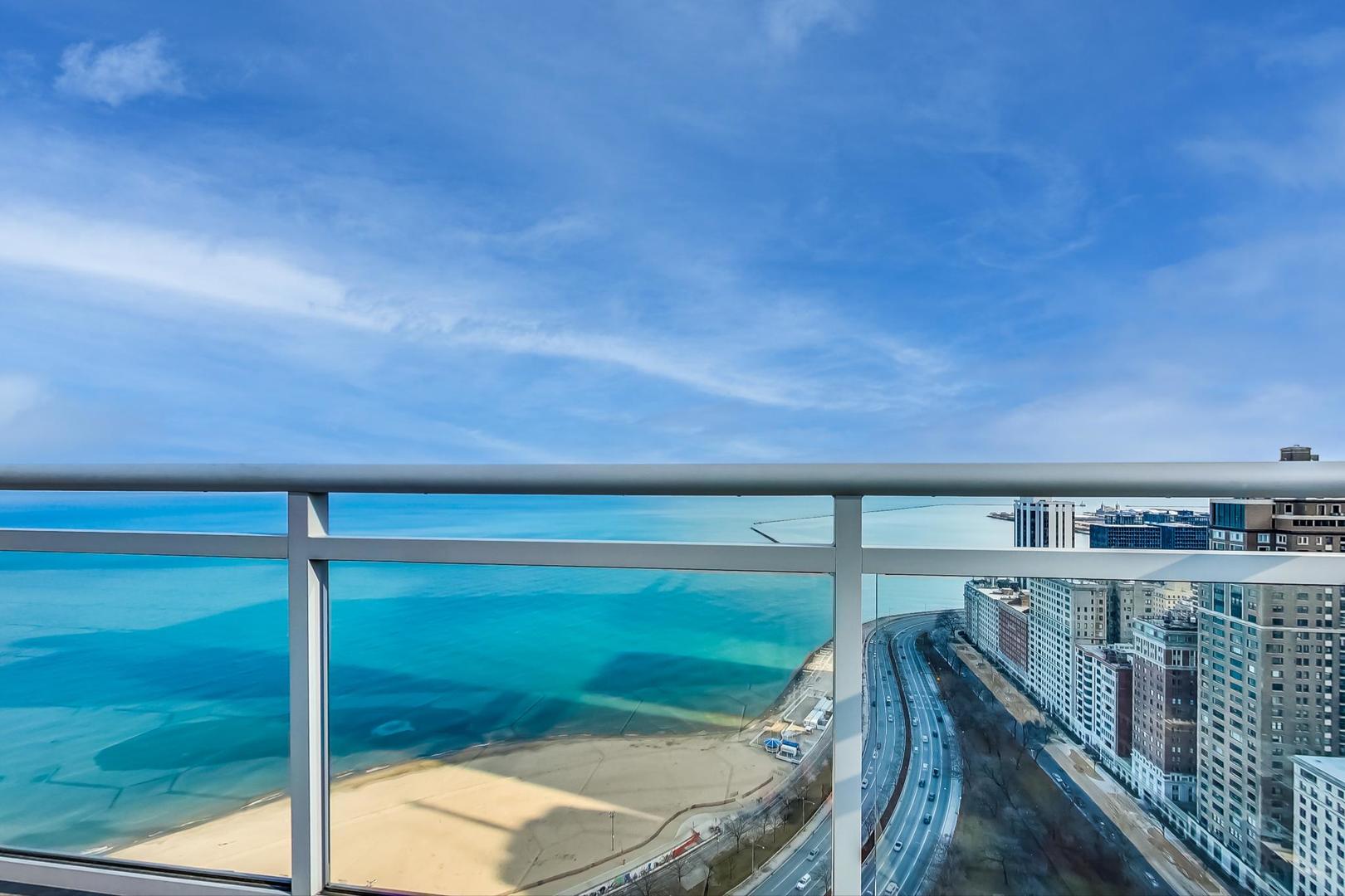 1040 North Lake Shore Drive, Unit 7B Chicago, IL 60611 - Photo 43 of 45 a balcony with view of city
