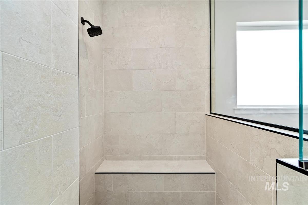 2830 West Jutland Street Meridian, ID 83642 - Photo 26 of 40 Bathroom with tiled shower