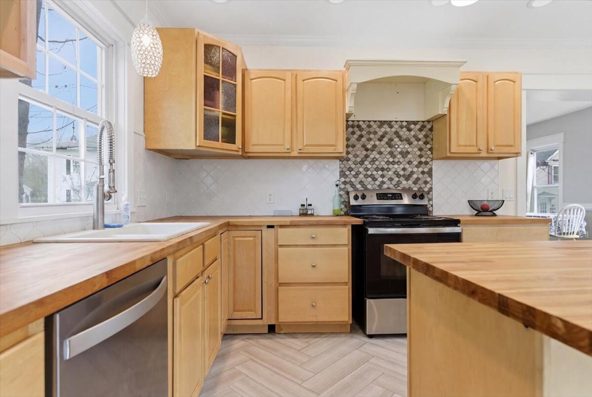 10 Middle Street Lisbon, ME 04252 - Photo 16 of 57 16-interior_kitchen-5