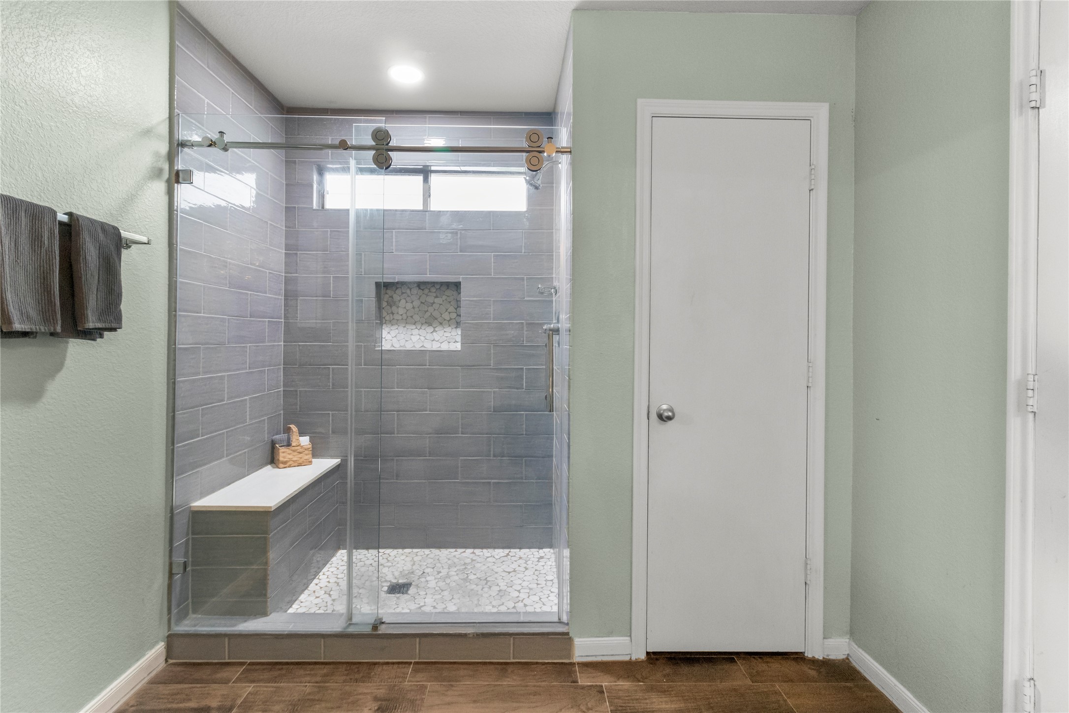 7922 Owl Lane Baytown, TX 77523 - Photo 7 of 25 a bathroom with a shower