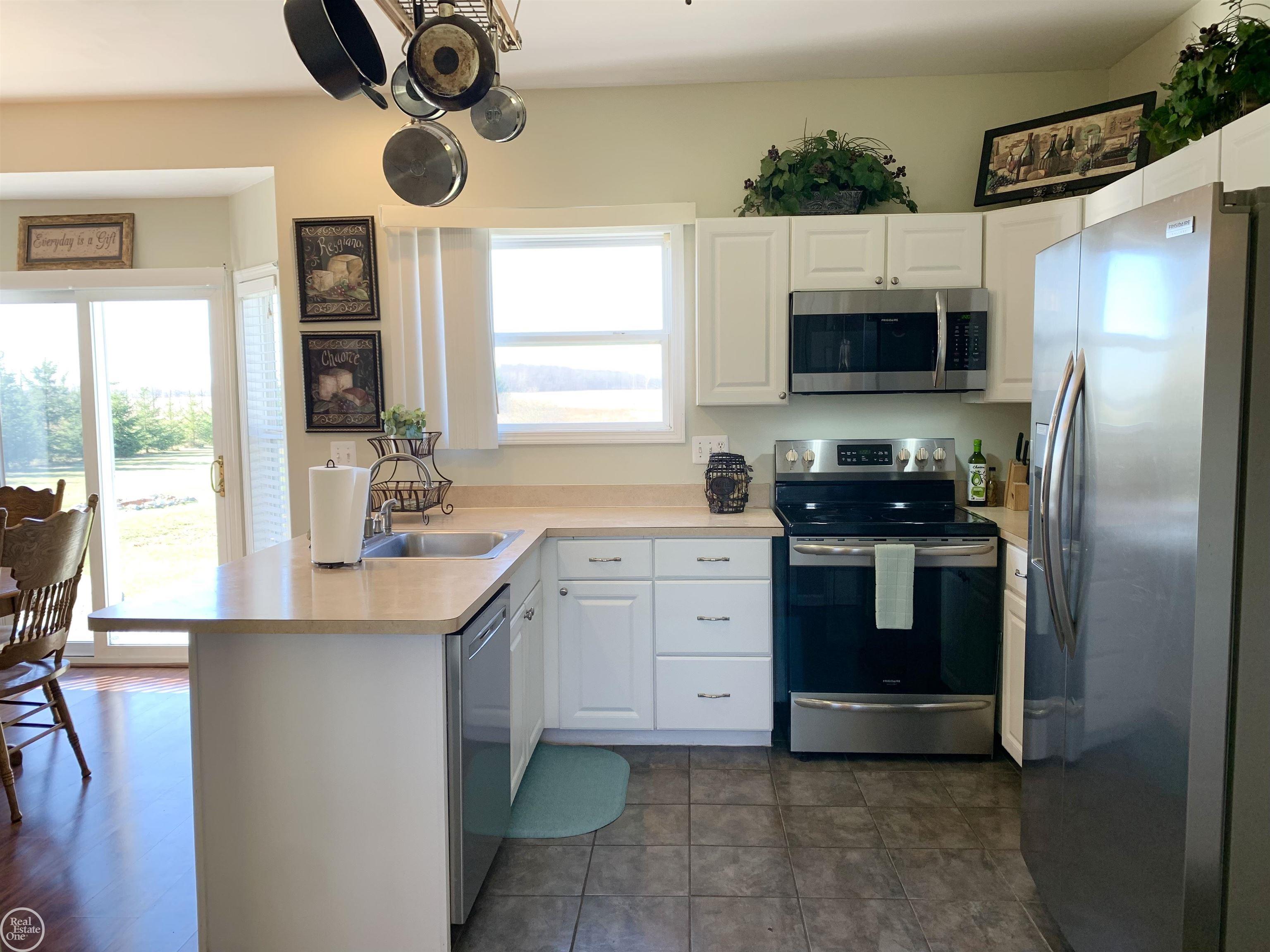 6365 Cade Road Imlay City, MI 48444 - Photo 8 of 32 Appliances Stay