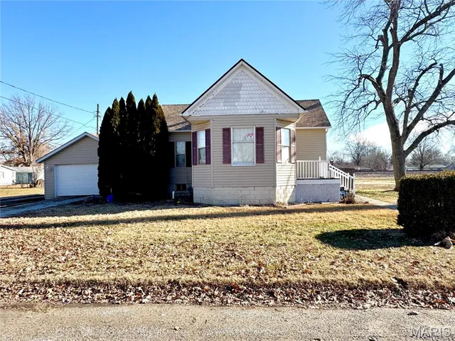 $164,900 | 406 South Poplar Street, Mount Olive, IL 62069
