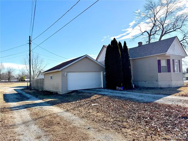 $164,900 | 406 South Poplar Street, Mount Olive, IL 62069