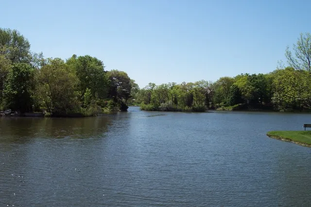 $345,000 | 401 East Tower Drive, Barrington, IL 60010