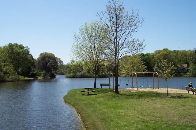 $345,000 | 401 East Tower Drive, Barrington, IL 60010