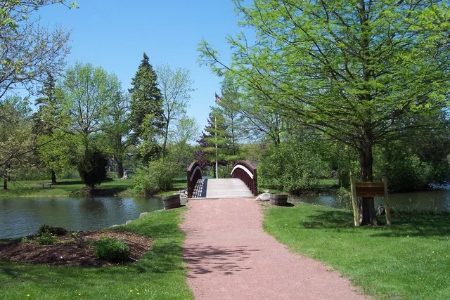 $345,000 | 401 East Tower Drive, Barrington, IL 60010