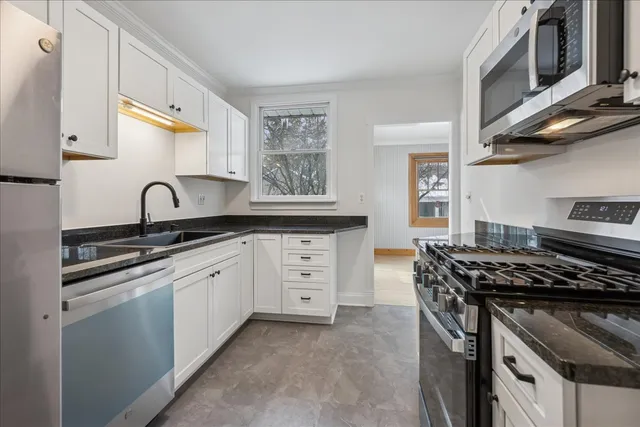 $345,000 | 401 East Tower Drive, Barrington, IL 60010