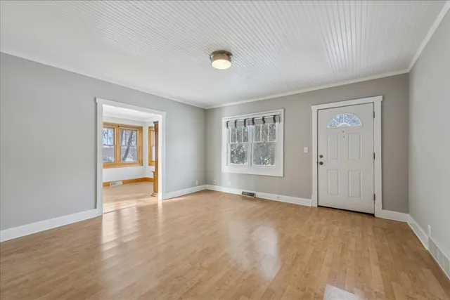 $345,000 | 401 East Tower Drive, Barrington, IL 60010