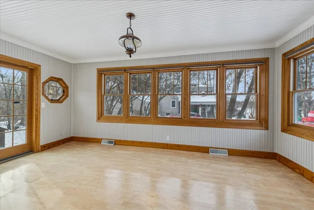 $345,000 | 401 East Tower Drive, Barrington, IL 60010