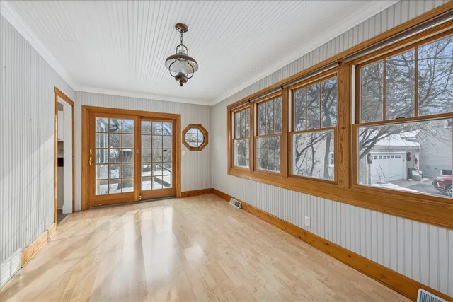 $345,000 | 401 East Tower Drive, Barrington, IL 60010