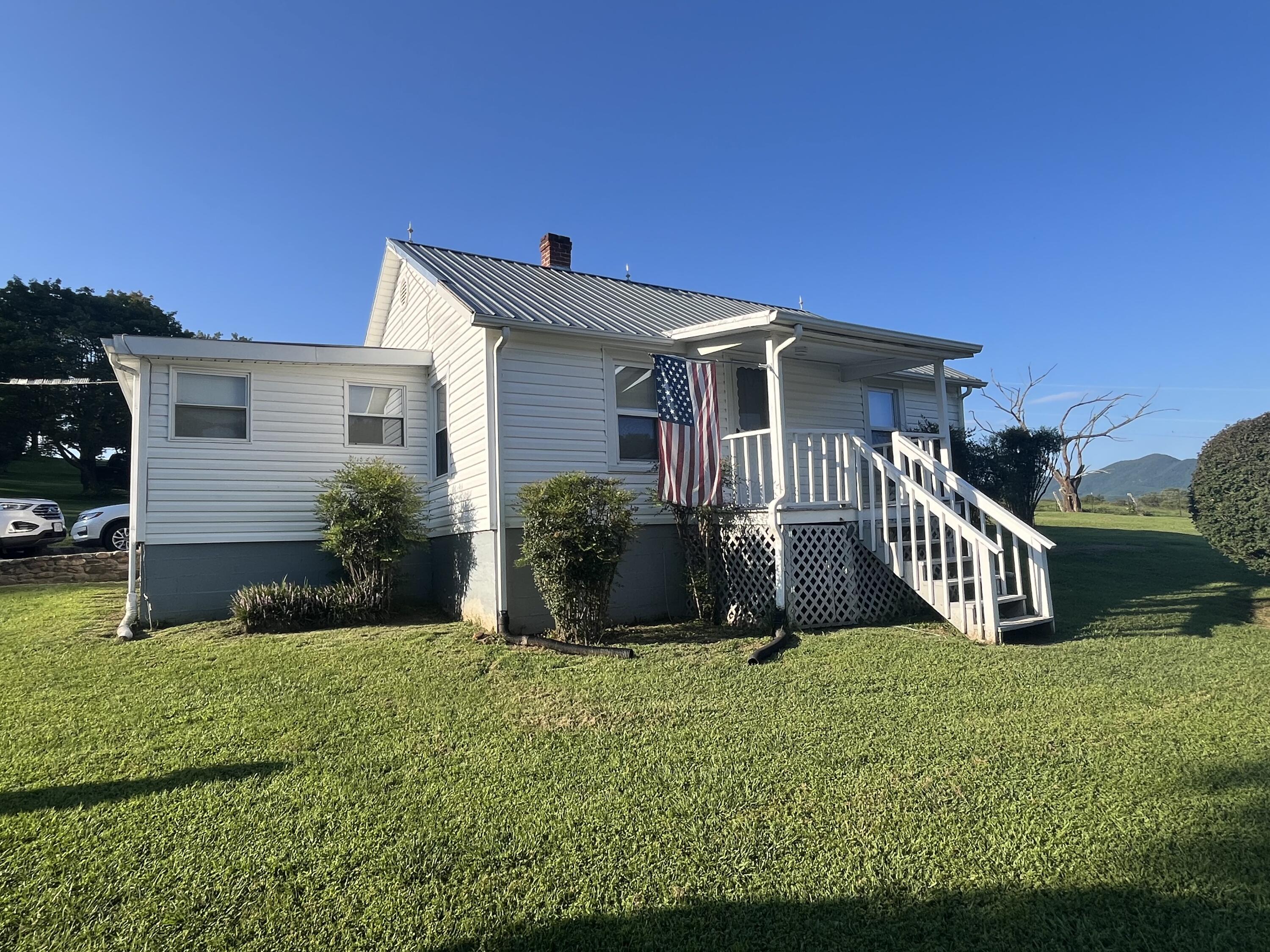 26 Copps Hill Road Buchanan, VA 24066 - Photo 1 of 14 48EBFE5C-4AC1-49FE-90FA-E6A142427A53