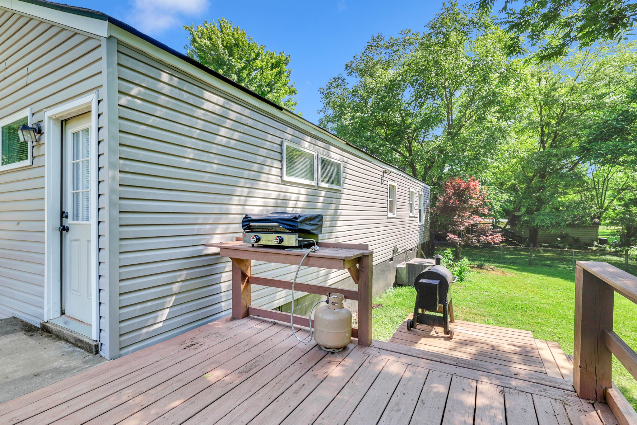 2812 Hastings Road Nashville, TN 37214 - Photo 28 of 32 a view of a chairs with a deck