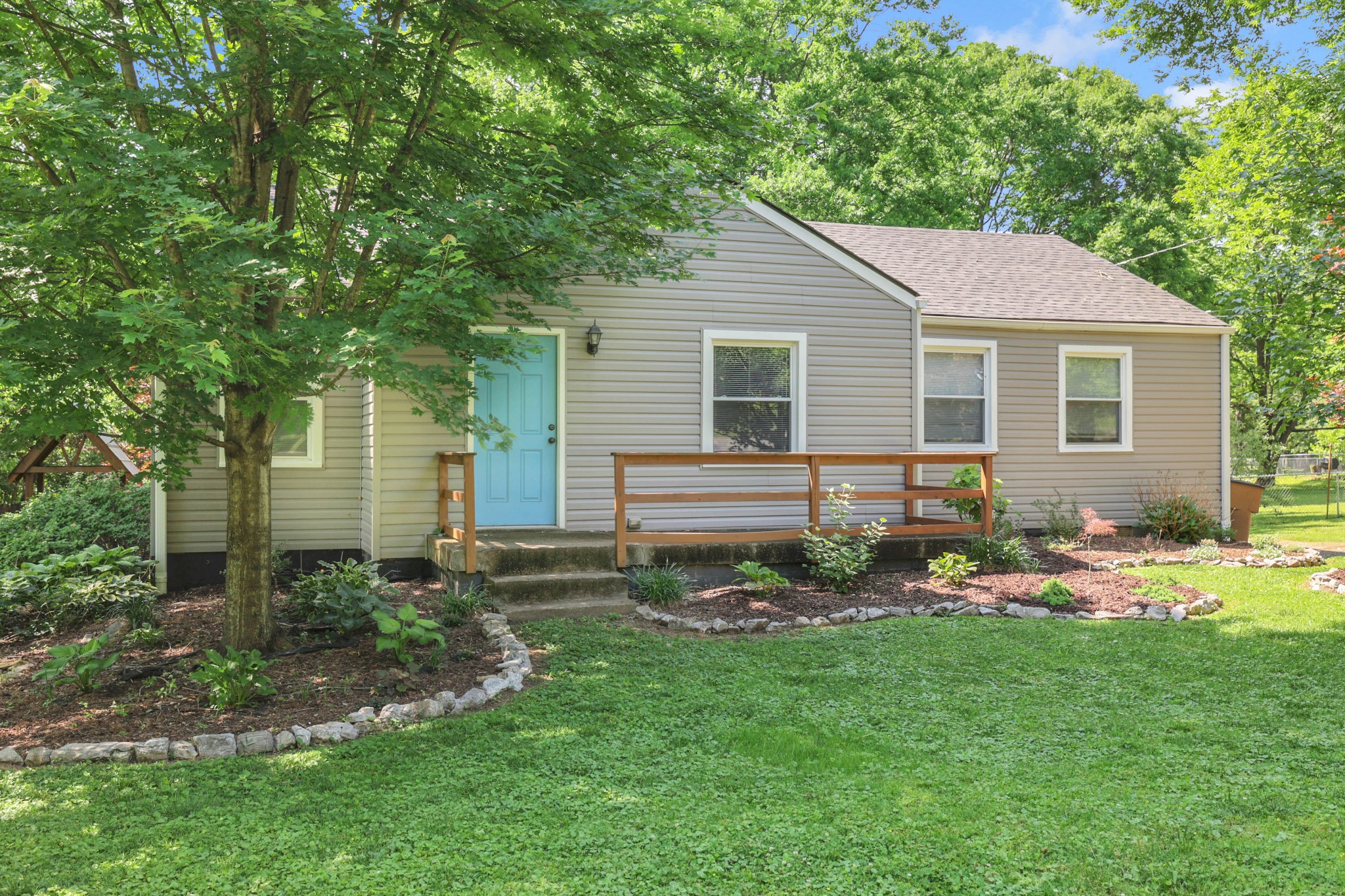 2812 Hastings Road Nashville, TN 37214 - Photo 3 of 32 a backyard of a house with lots of green space