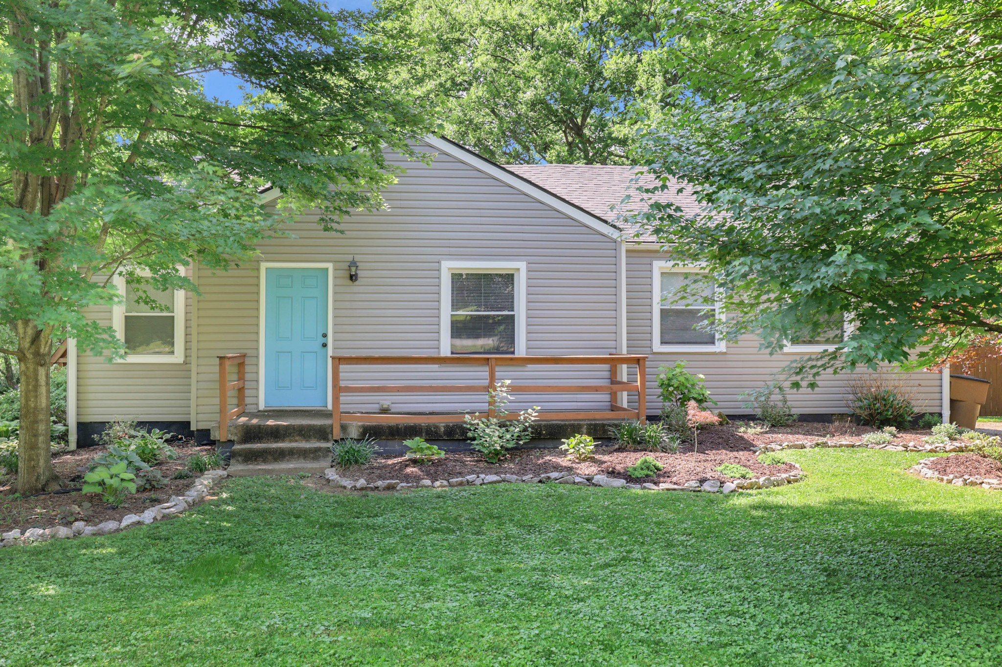 2812 Hastings Road Nashville, TN 37214 - Photo 31 of 32 a view of a backyard with sitting area