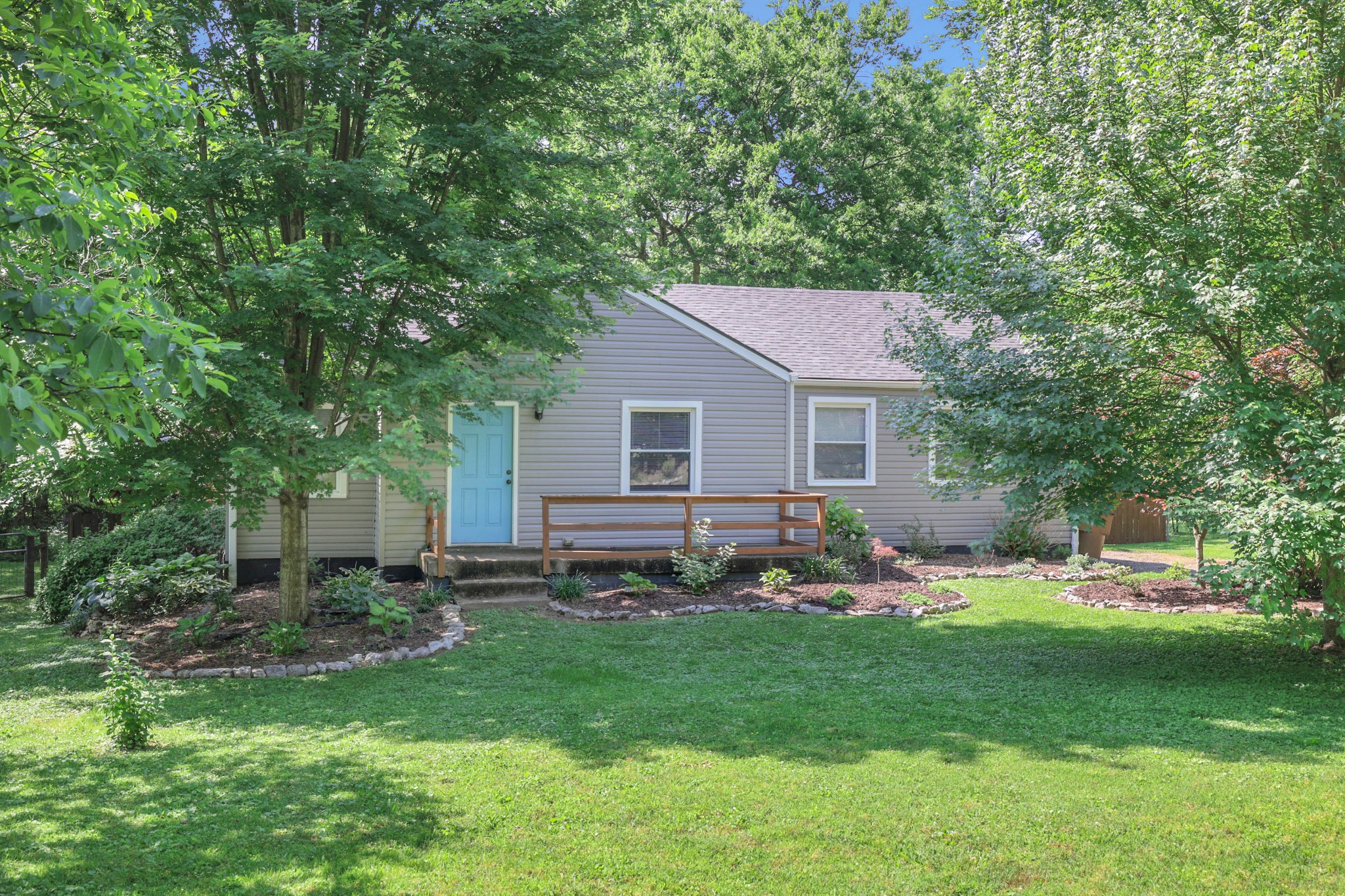 2812 Hastings Road Nashville, TN 37214 - Photo 32 of 32 a backyard of a house with table and chairs