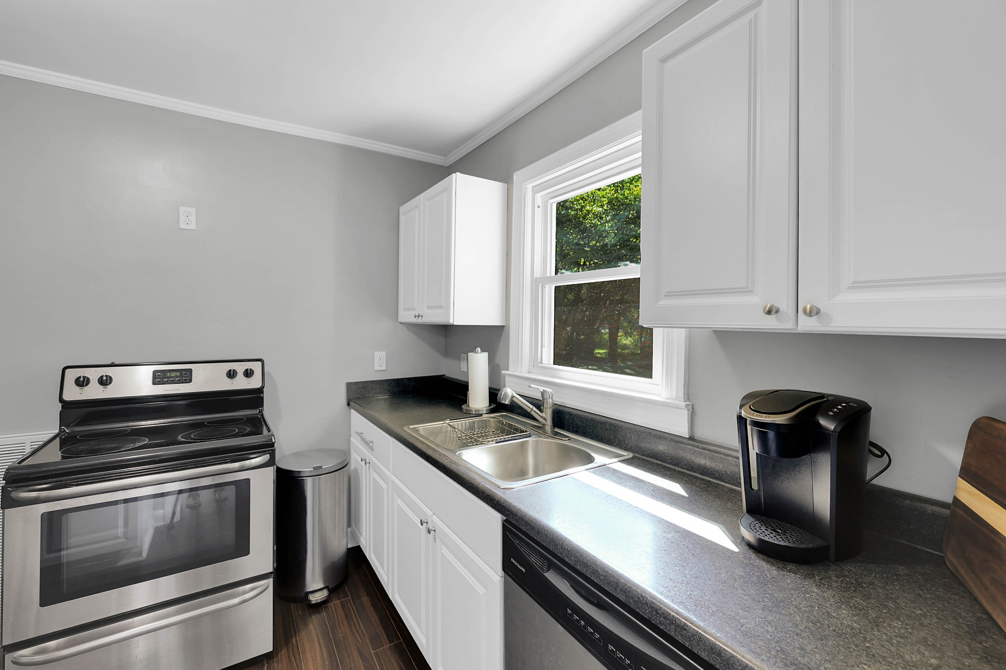 2812 Hastings Road Nashville, TN 37214 - Photo 9 of 32 a kitchen with a sink appliances and cabinets