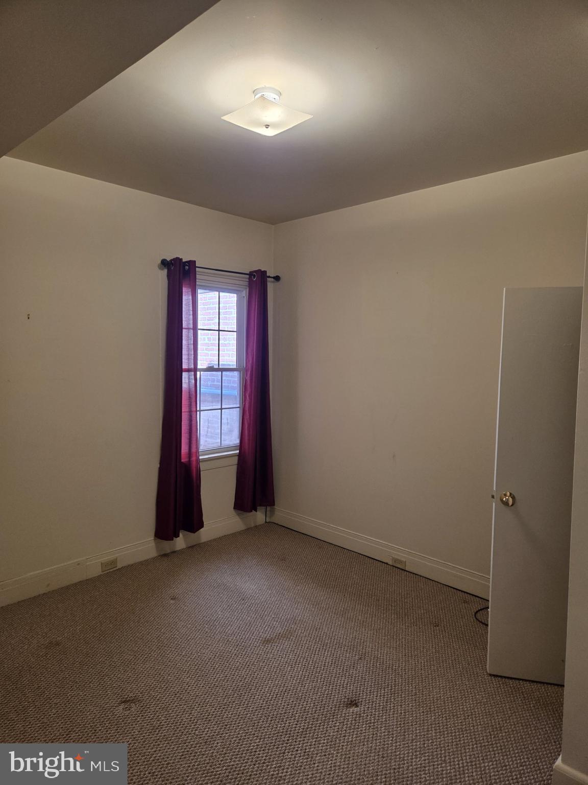 415 West King Street Lancaster, PA 17603 - Photo 10 of 18 an empty room with windows